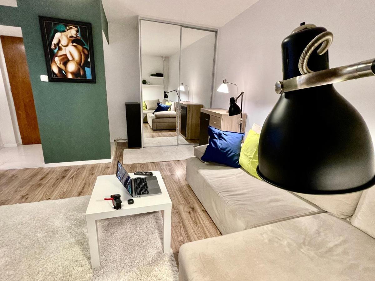 Holiday Metro Fast Wifi Tv'70 Netflix Hbo Appletv Varsovia Exterior foto